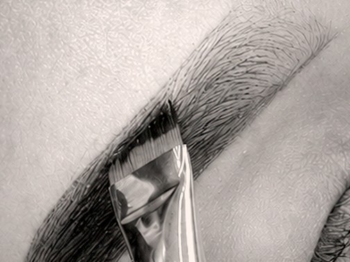Detalle de un diseño de cejas hecho por Veruska